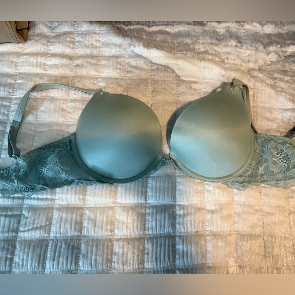 32DD Victoria’s Secret light blue/mint Very Sexy push up bra
